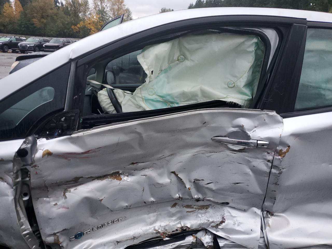 2015 NISSAN LEAF
