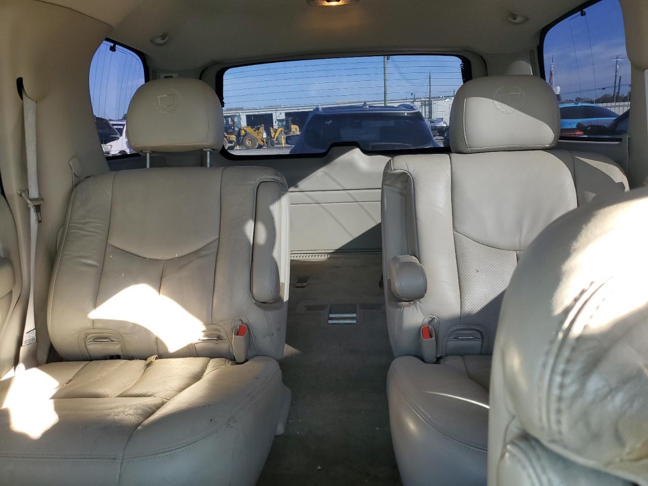 2004 CADILLAC ESCALADE