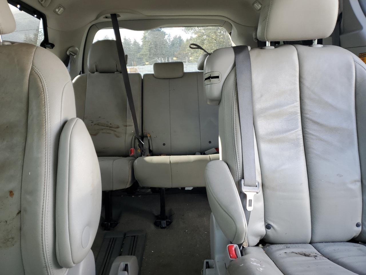 2014 TOYOTA SIENNA