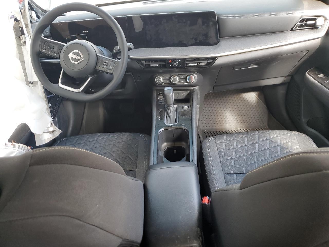 2025 NISSAN KICKS