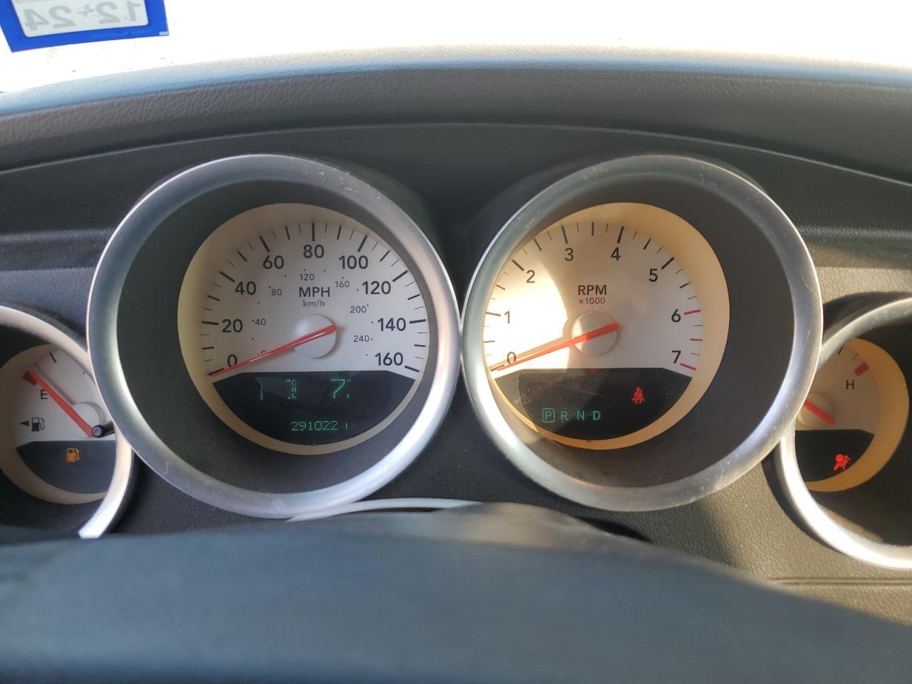 2005 DODGE MAGNUM