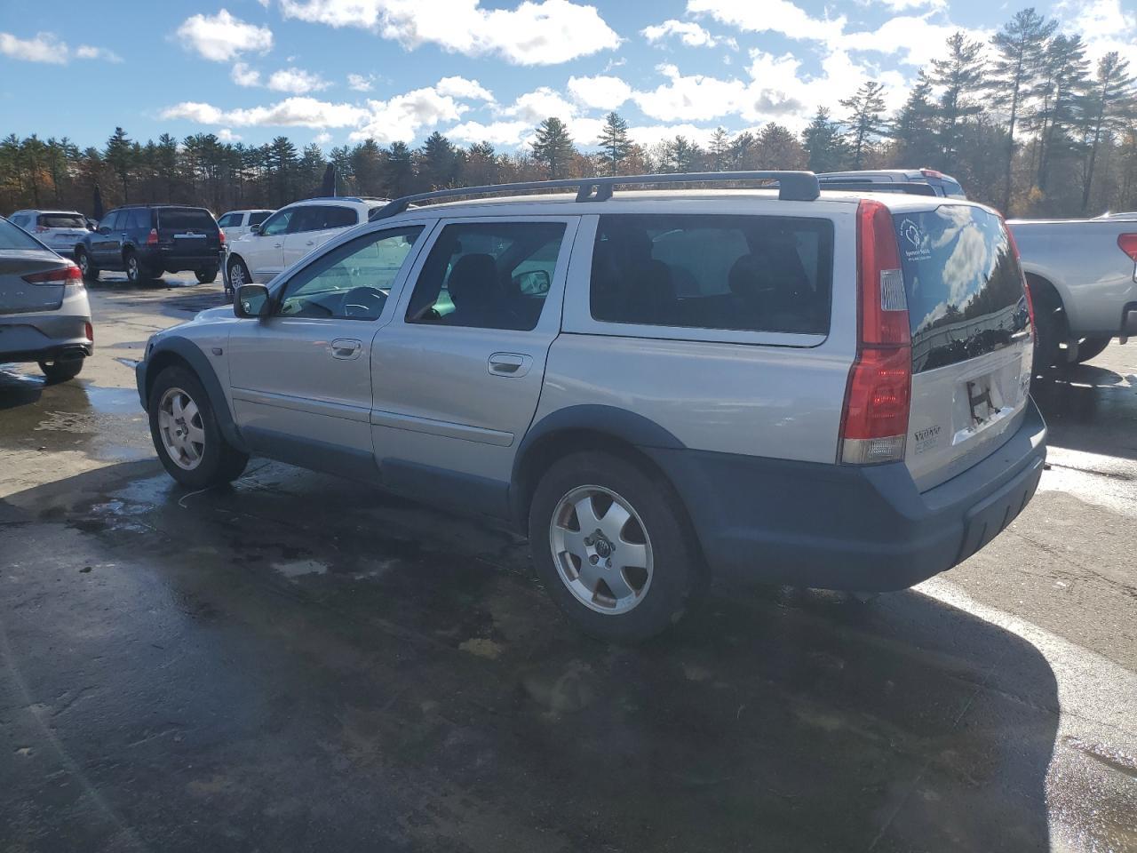 2004 VOLVO XC70