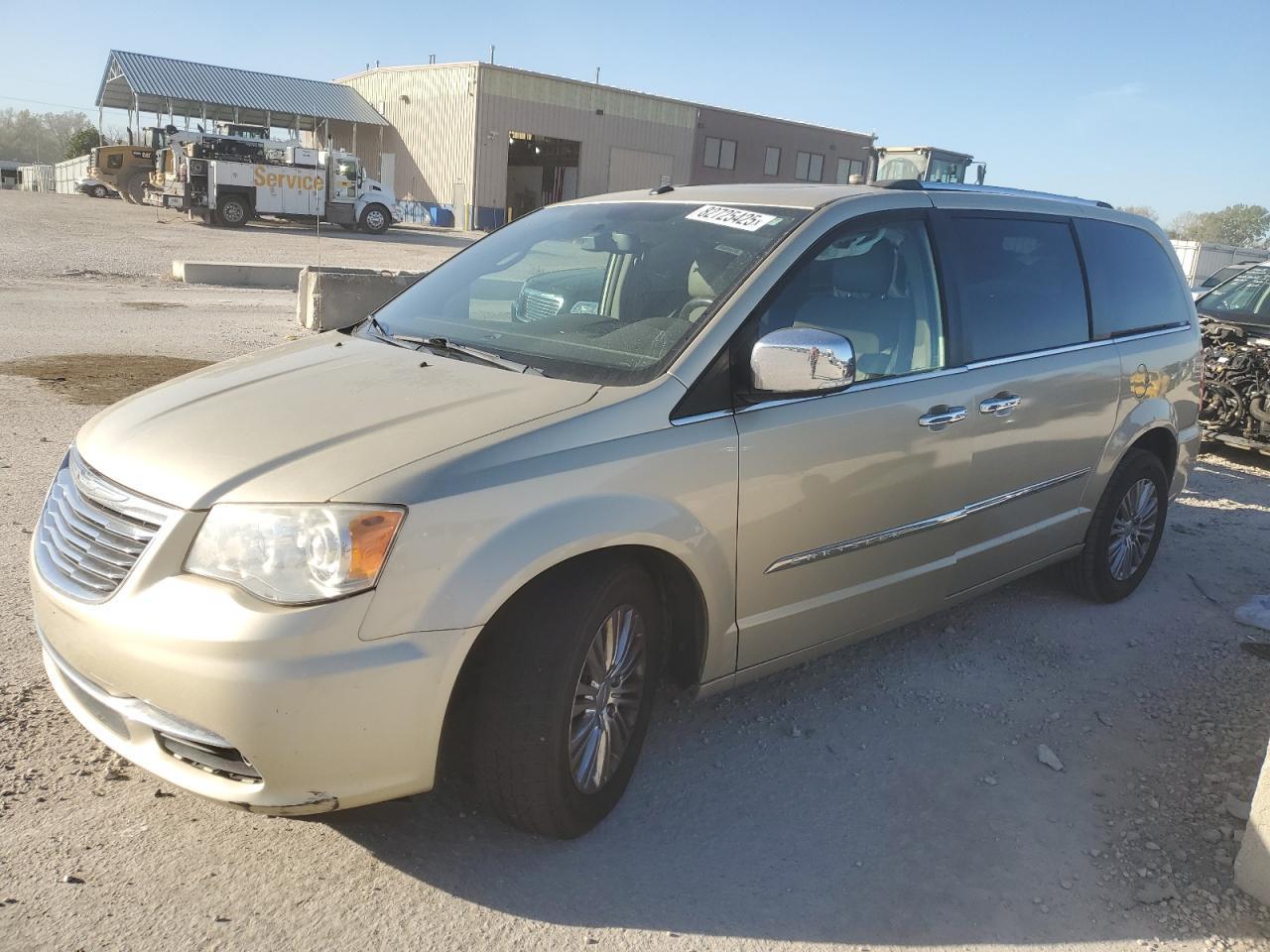 2011 CHRYSLER Town & Country
