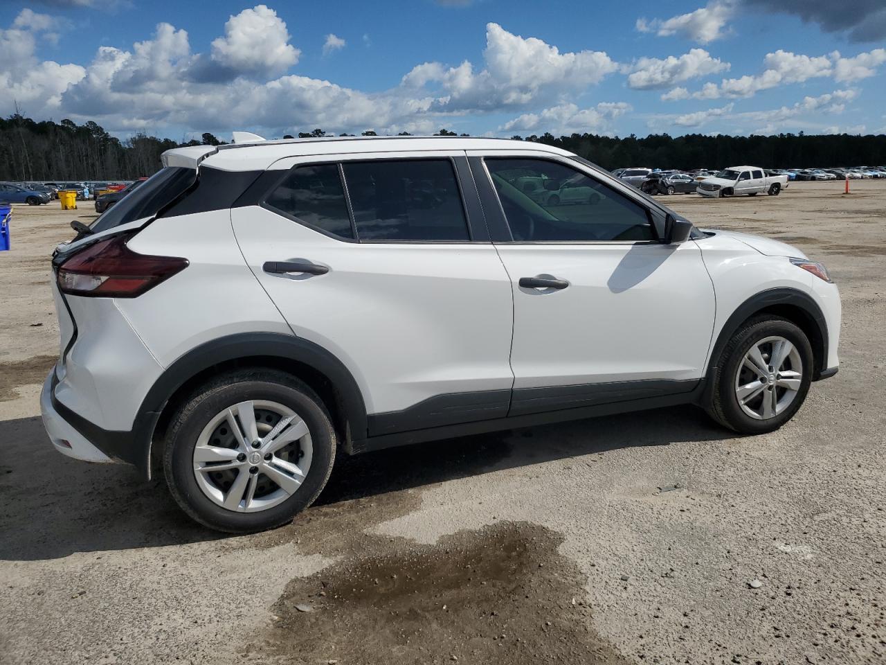 2024 NISSAN KICKS