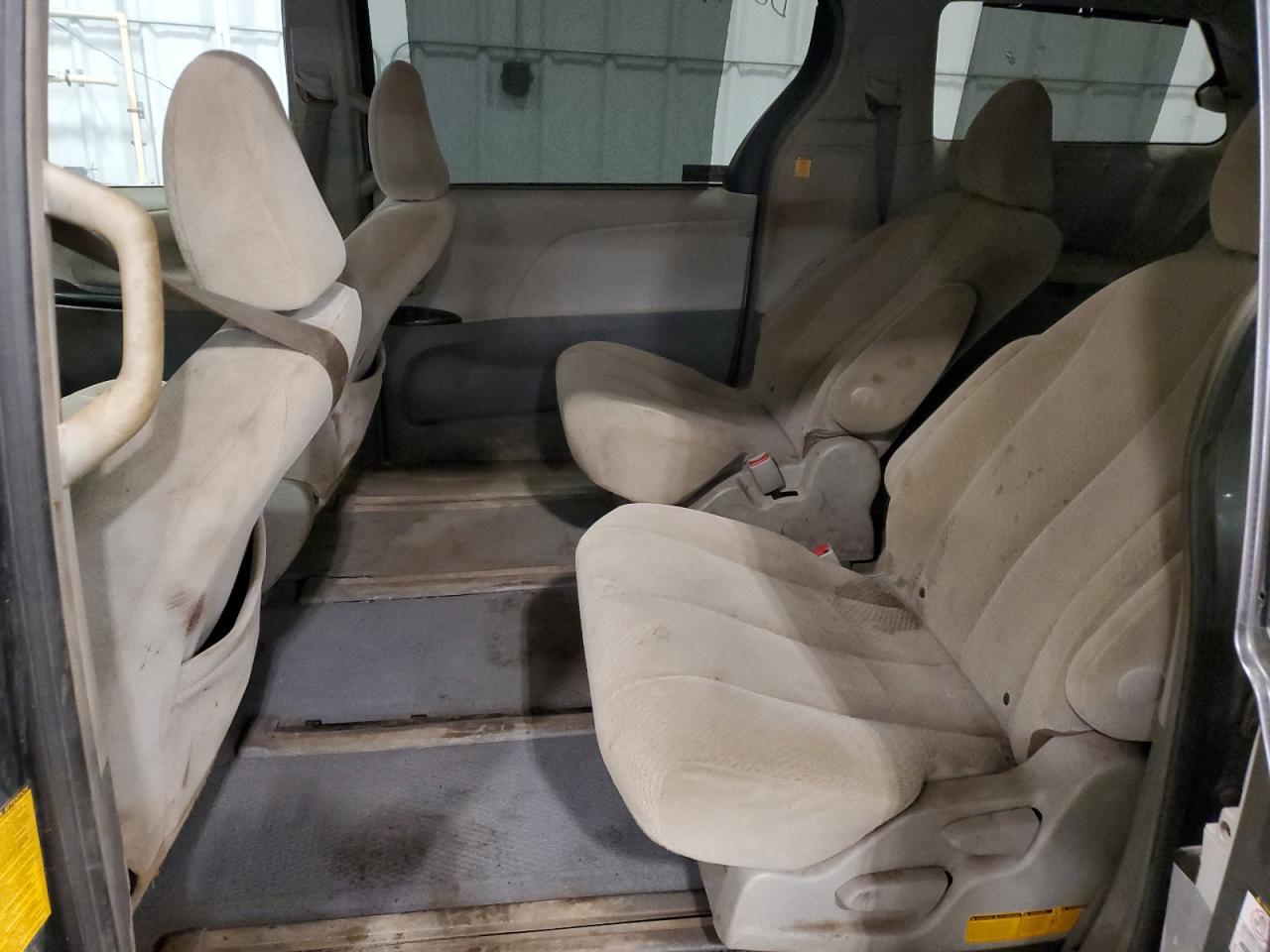 2011 TOYOTA SIENNA
