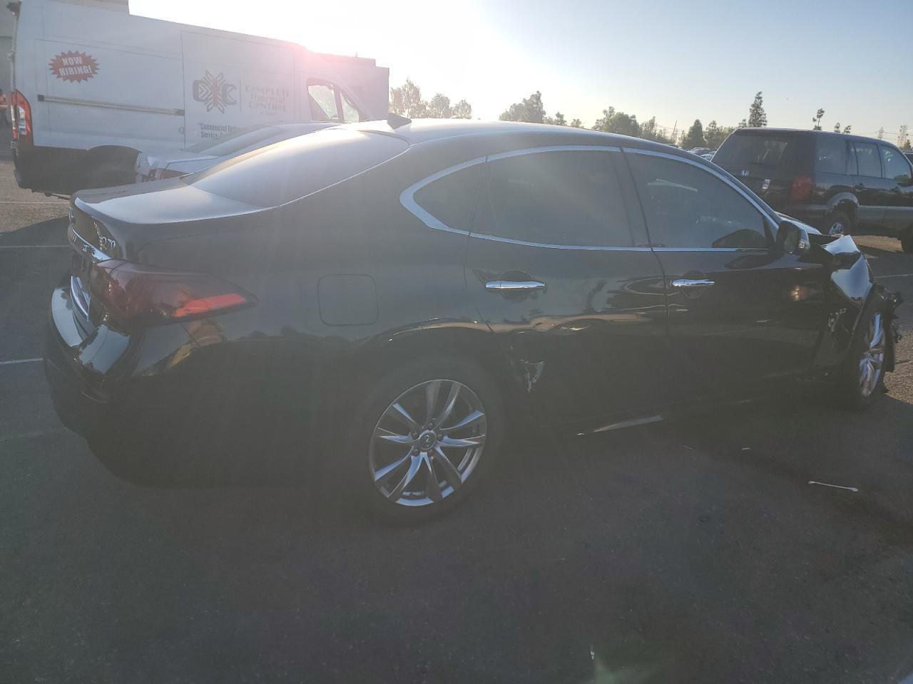 2017 INFINITI Q70