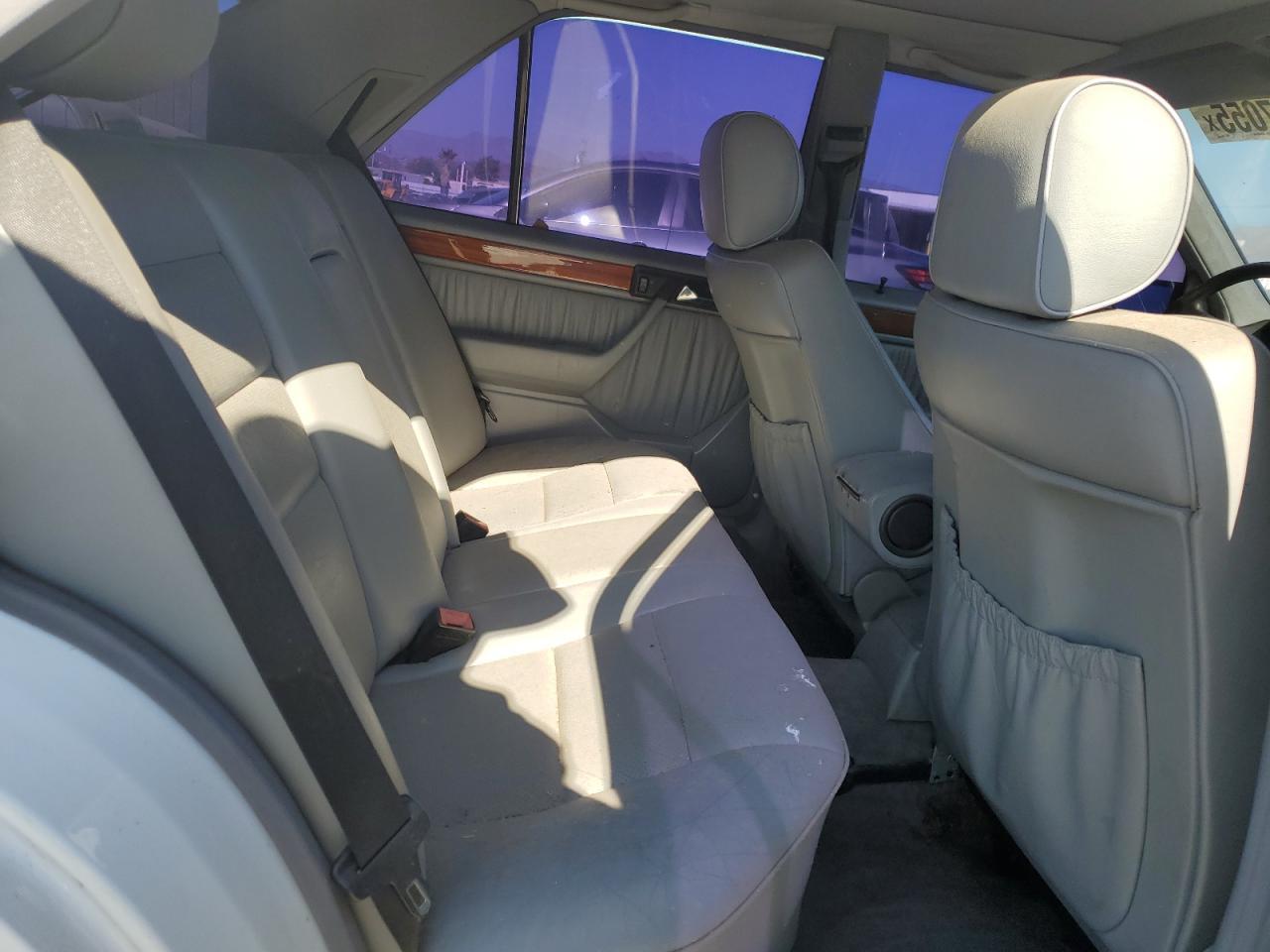 1995 MERCEDES-BENZ E-Class