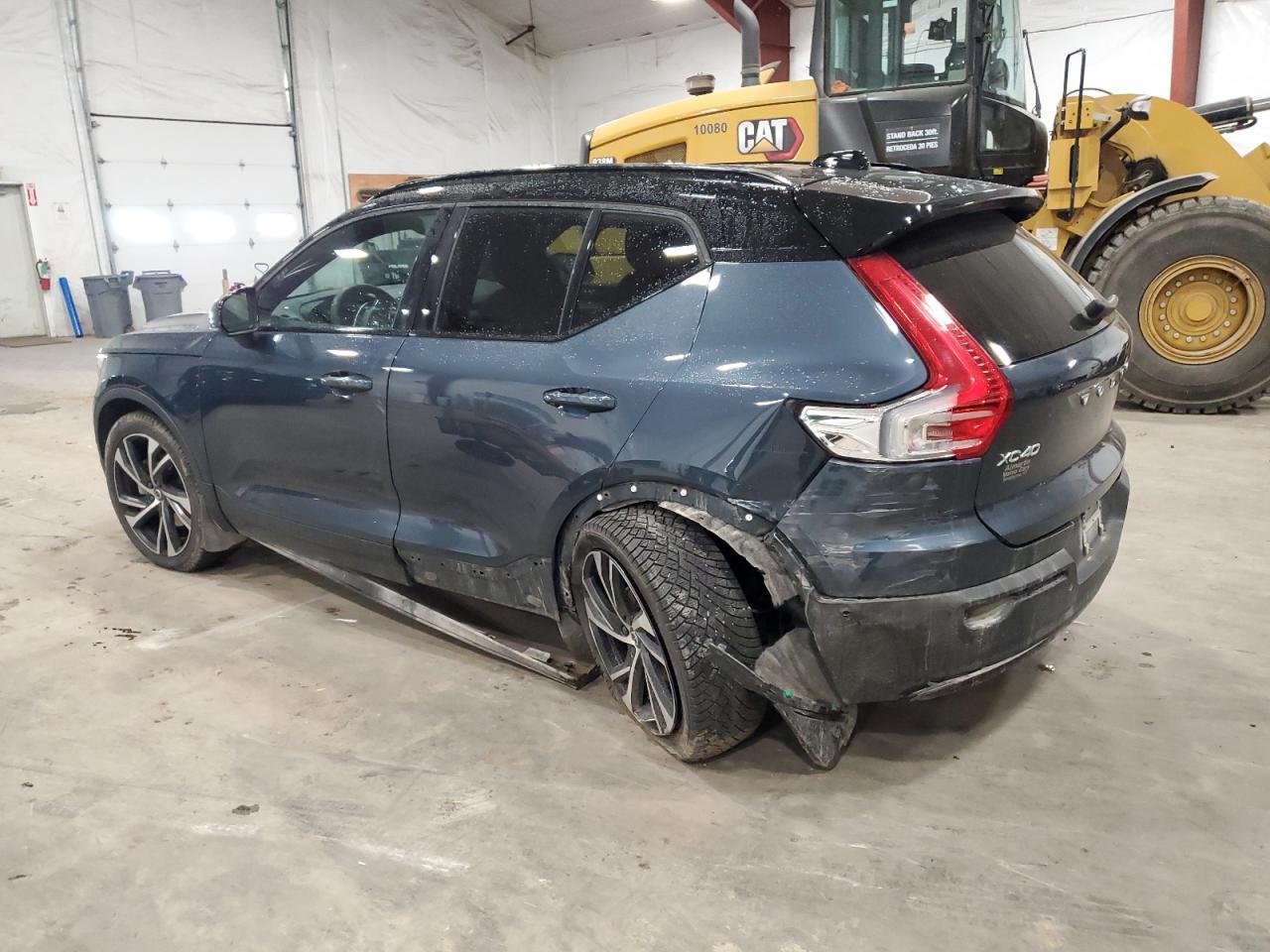 2022 VOLVO XC40