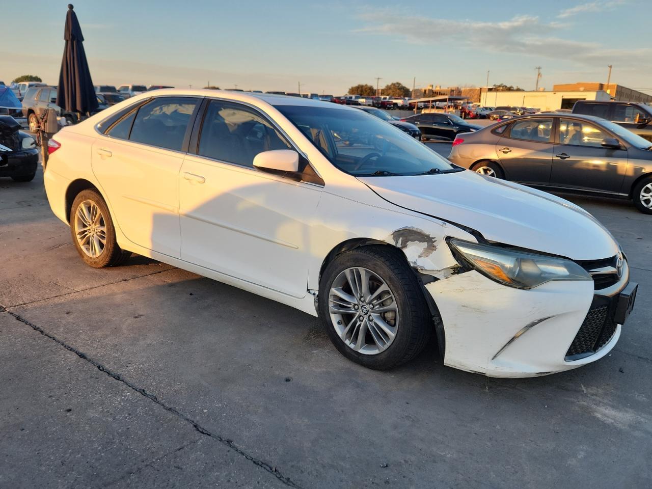 2016 TOYOTA CAMRY