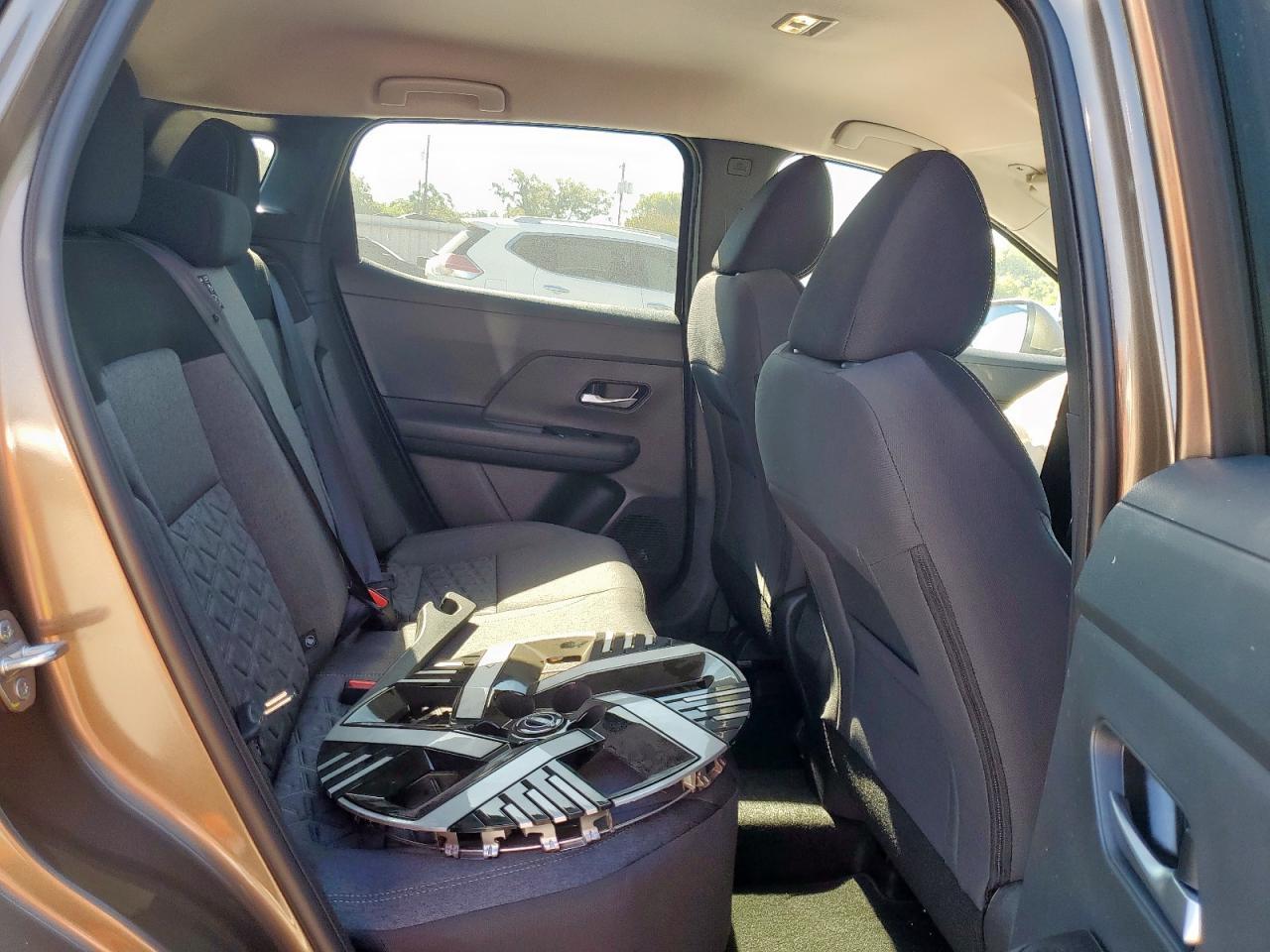 2025 NISSAN KICKS