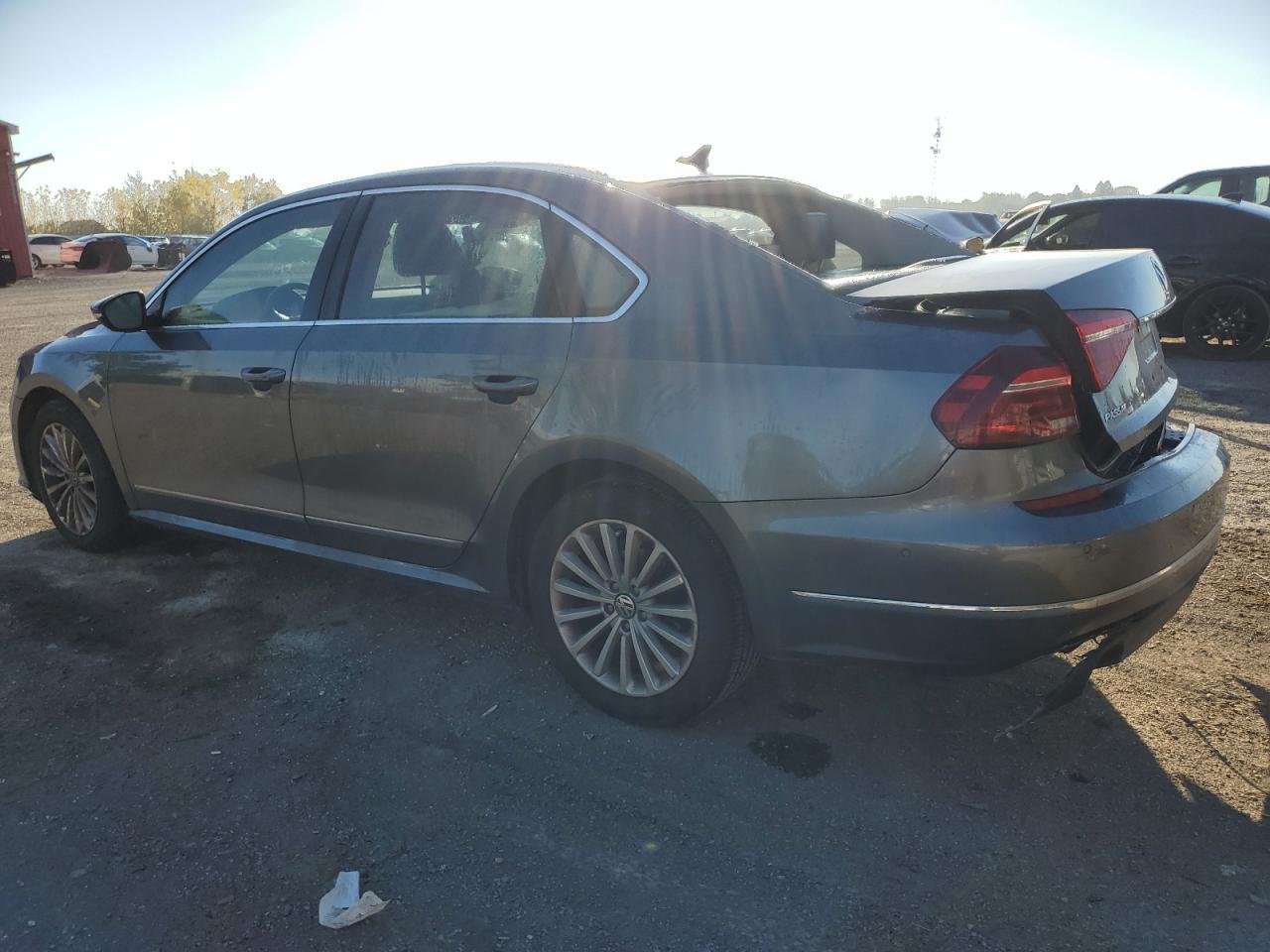 2017 VOLKSWAGEN Passat