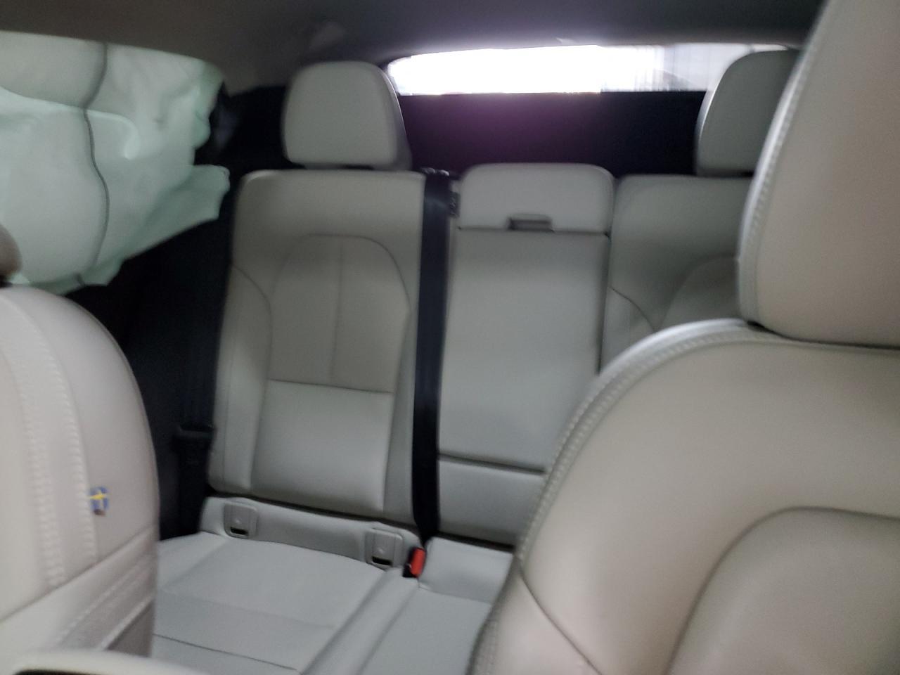 2023 VOLVO XC40
