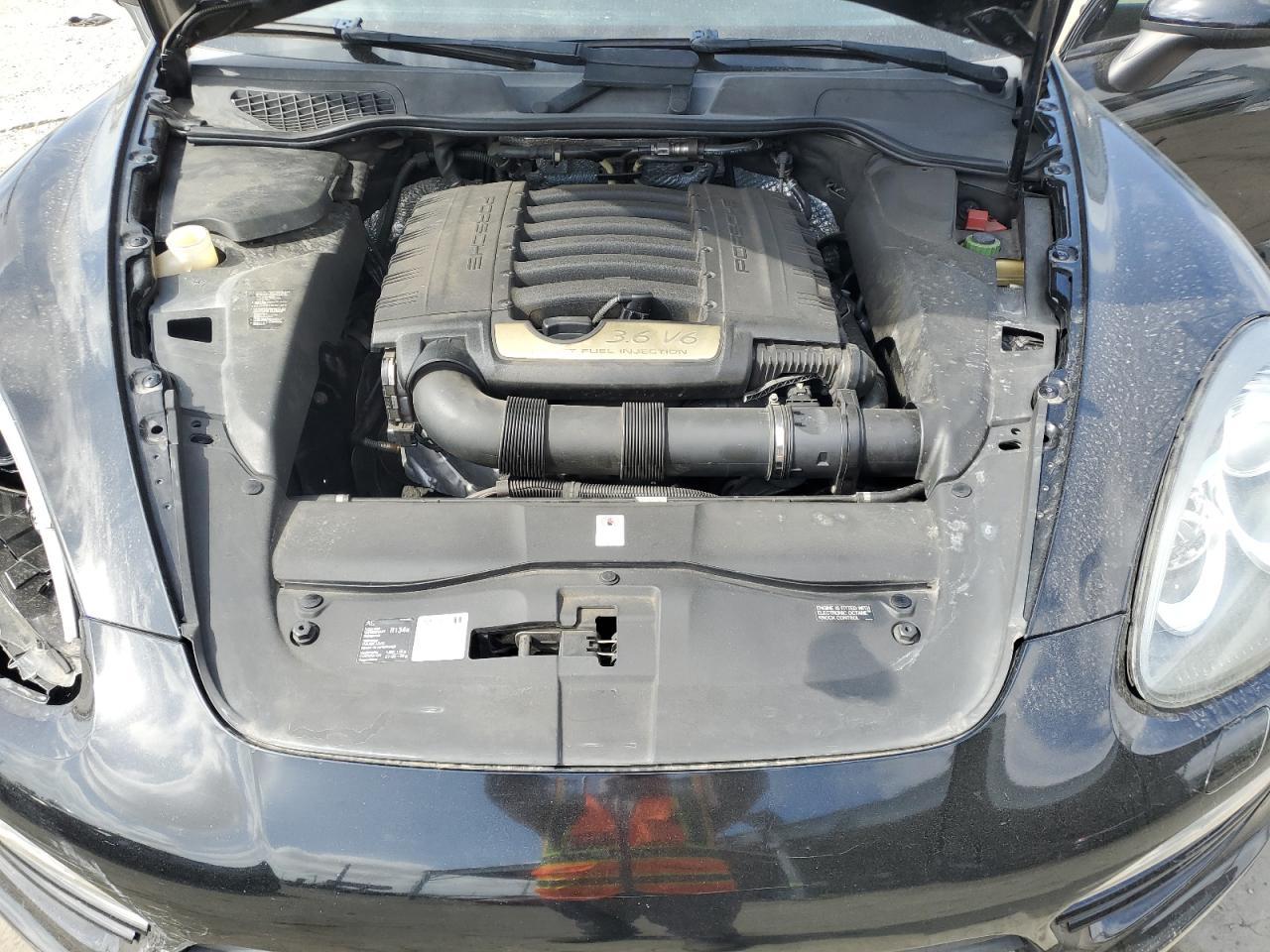 2012 PORSCHE CAYENNE