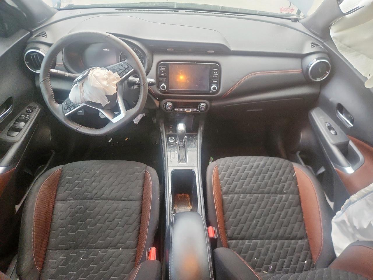 2021 NISSAN KICKS