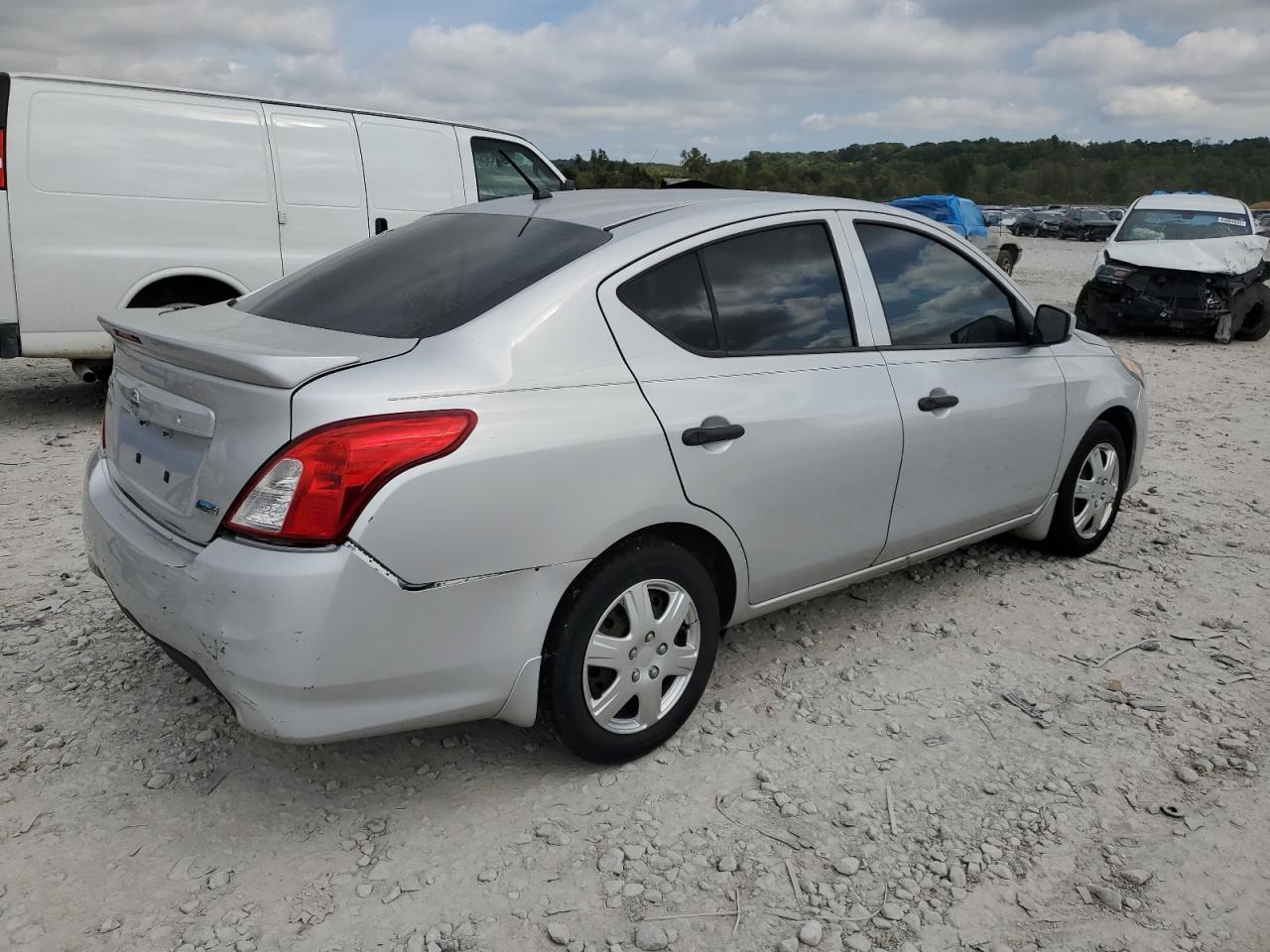 2016 NISSAN VERSA
