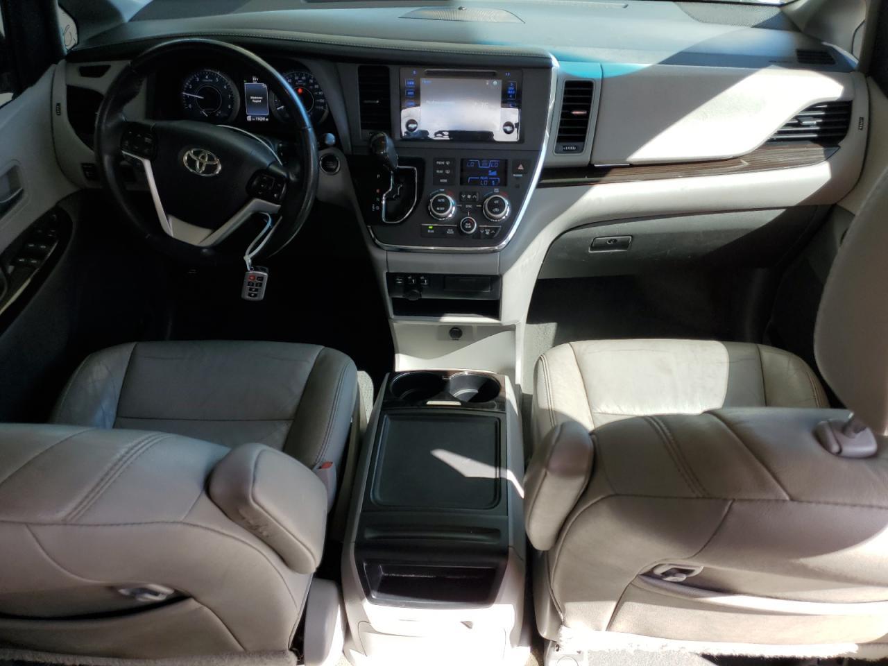 2017 TOYOTA SIENNA