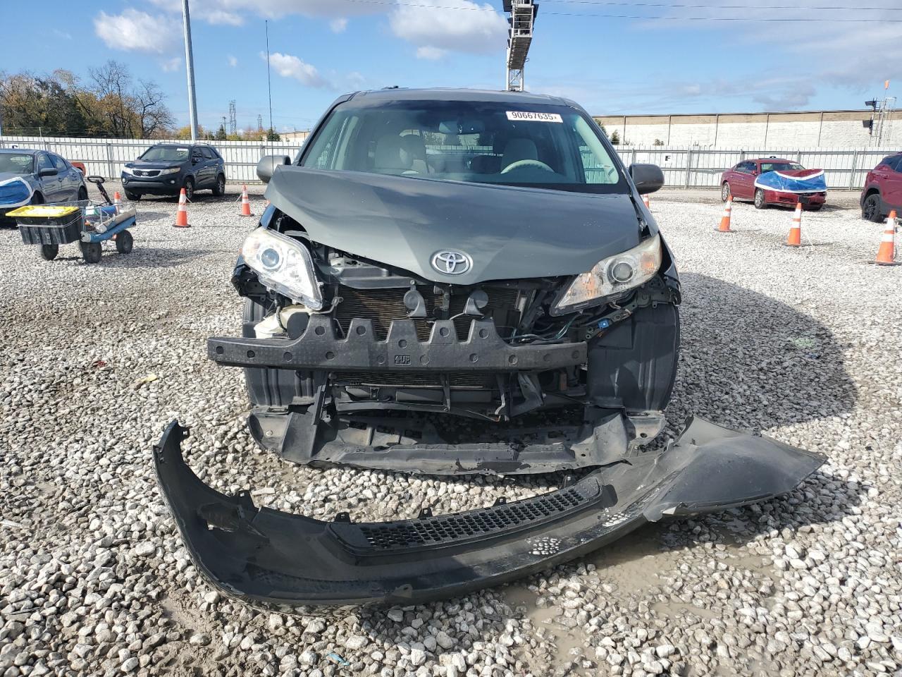 2013 TOYOTA SIENNA