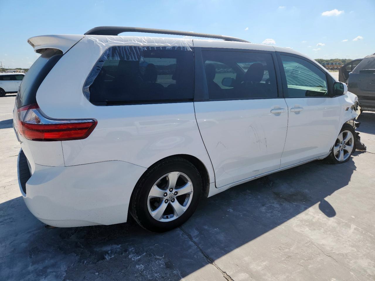 2016 TOYOTA SIENNA