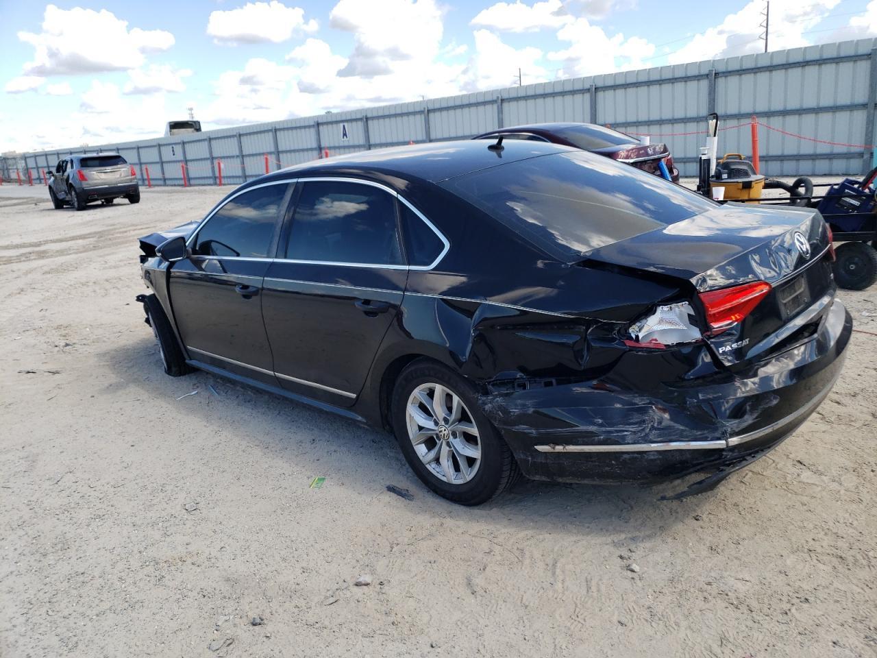 2016 VOLKSWAGEN Passat