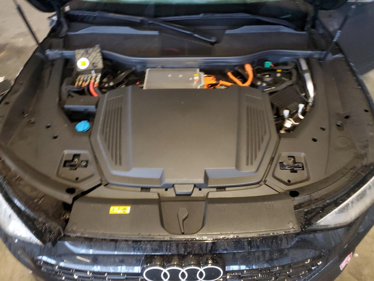 2024 AUDI Q8