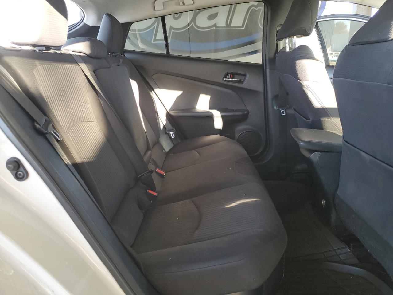 2016 TOYOTA PRIUS