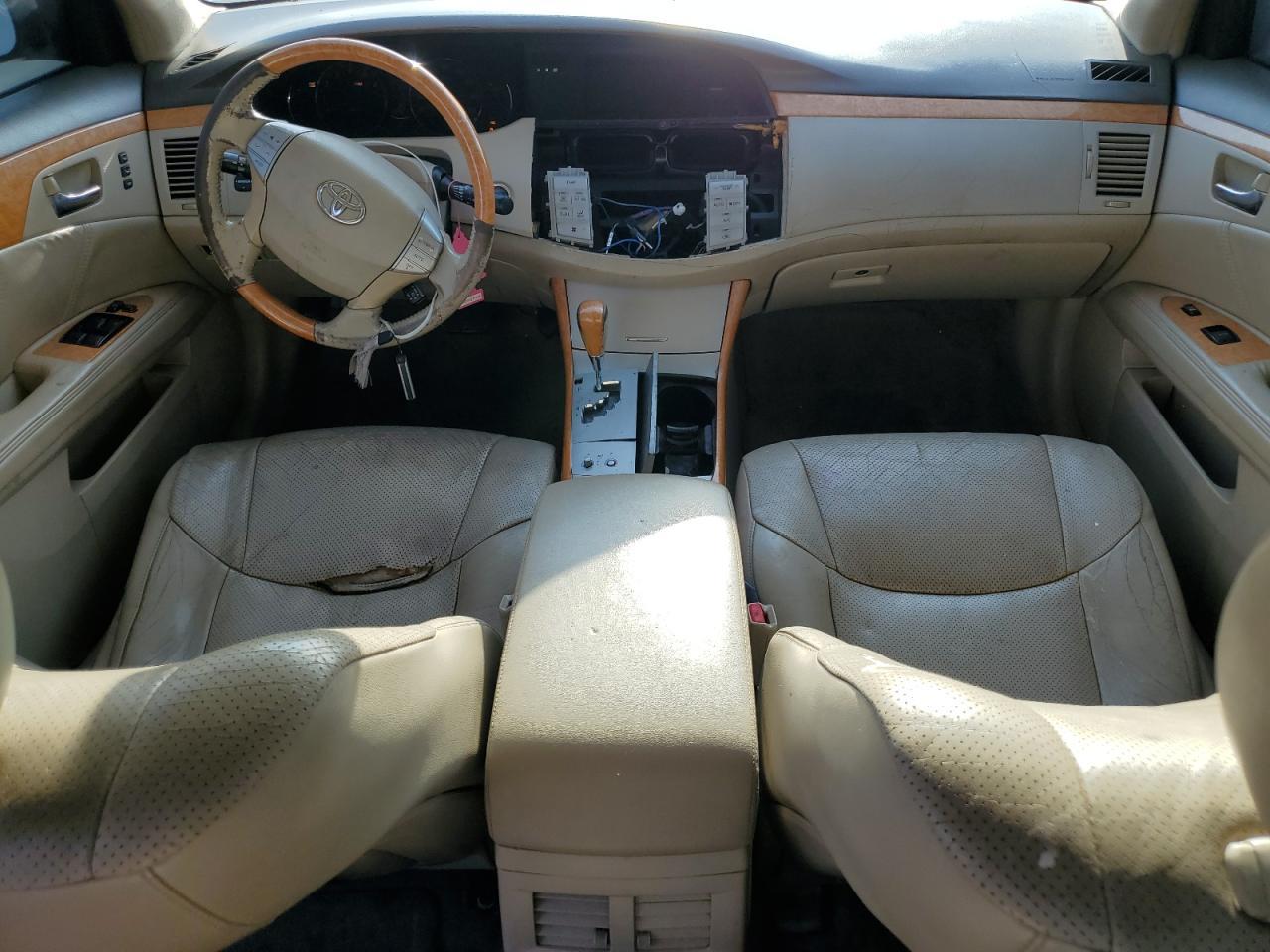 2005 TOYOTA Avalon