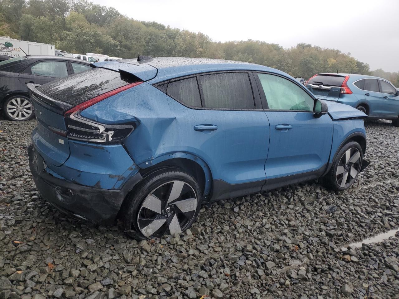 2023 VOLVO C40