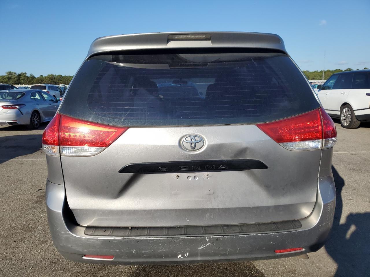 2012 TOYOTA SIENNA