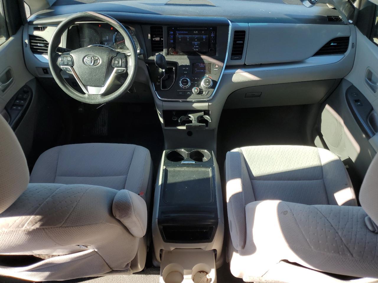 2016 TOYOTA SIENNA