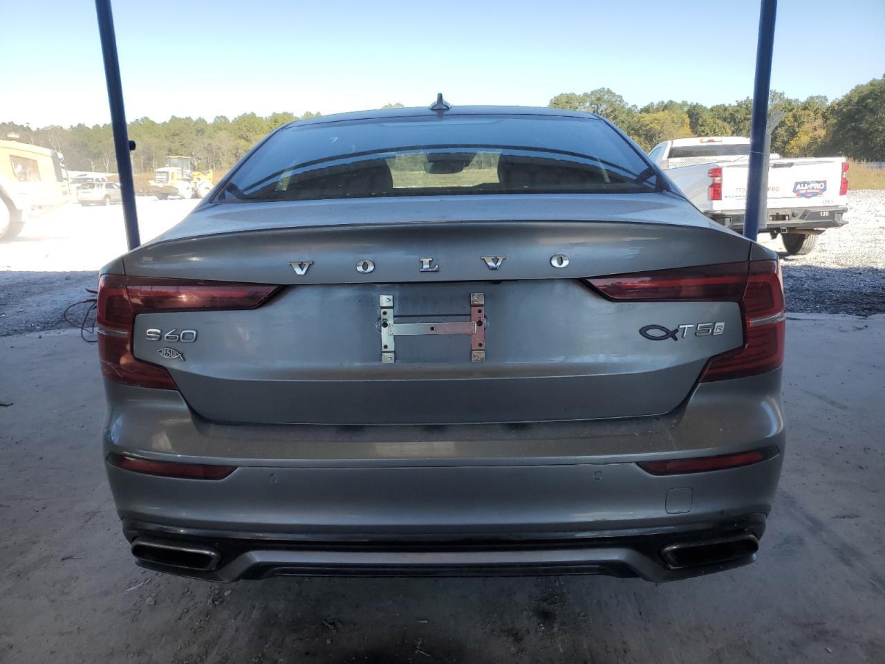 2019 VOLVO S60
