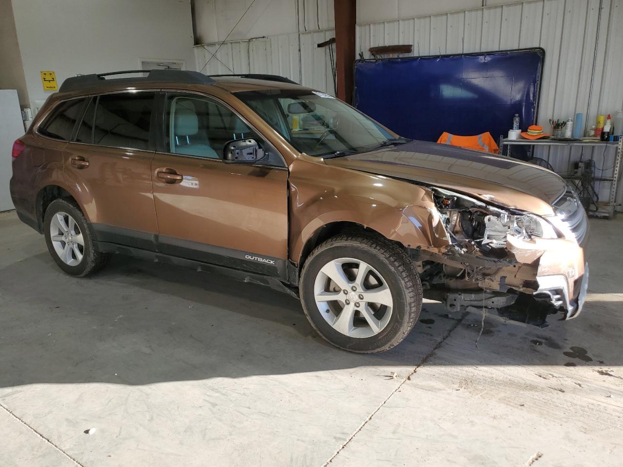 2013 SUBARU Outback