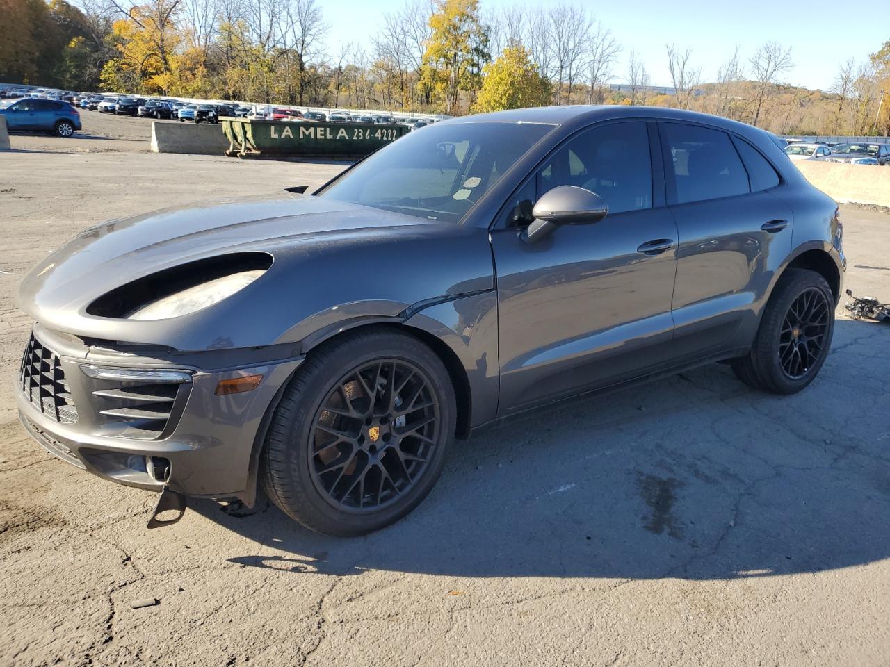 2016 PORSCHE Macan