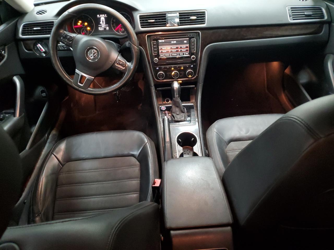 2015 VOLKSWAGEN Passat