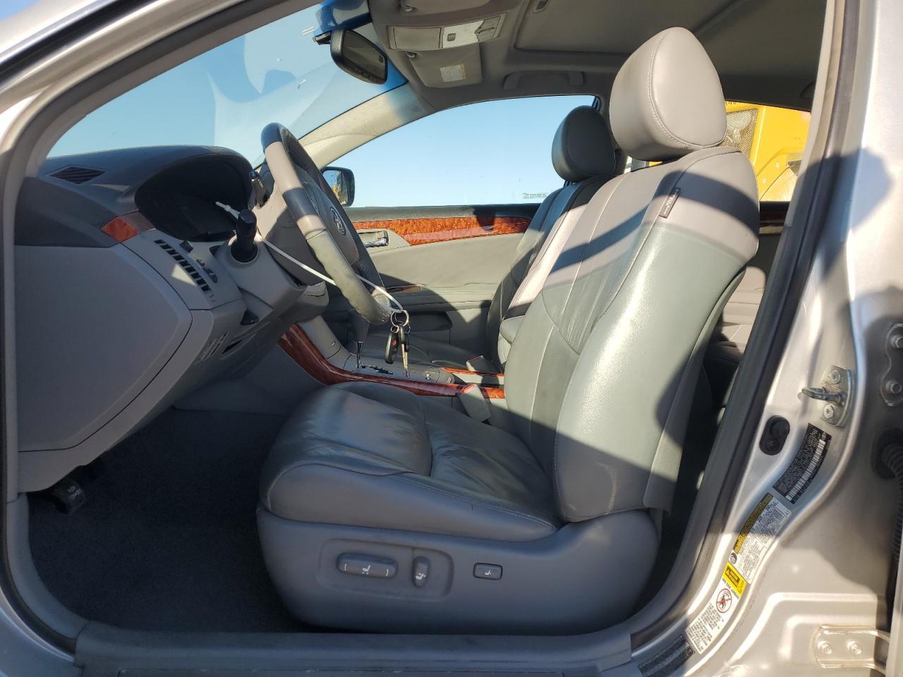 2005 TOYOTA Avalon
