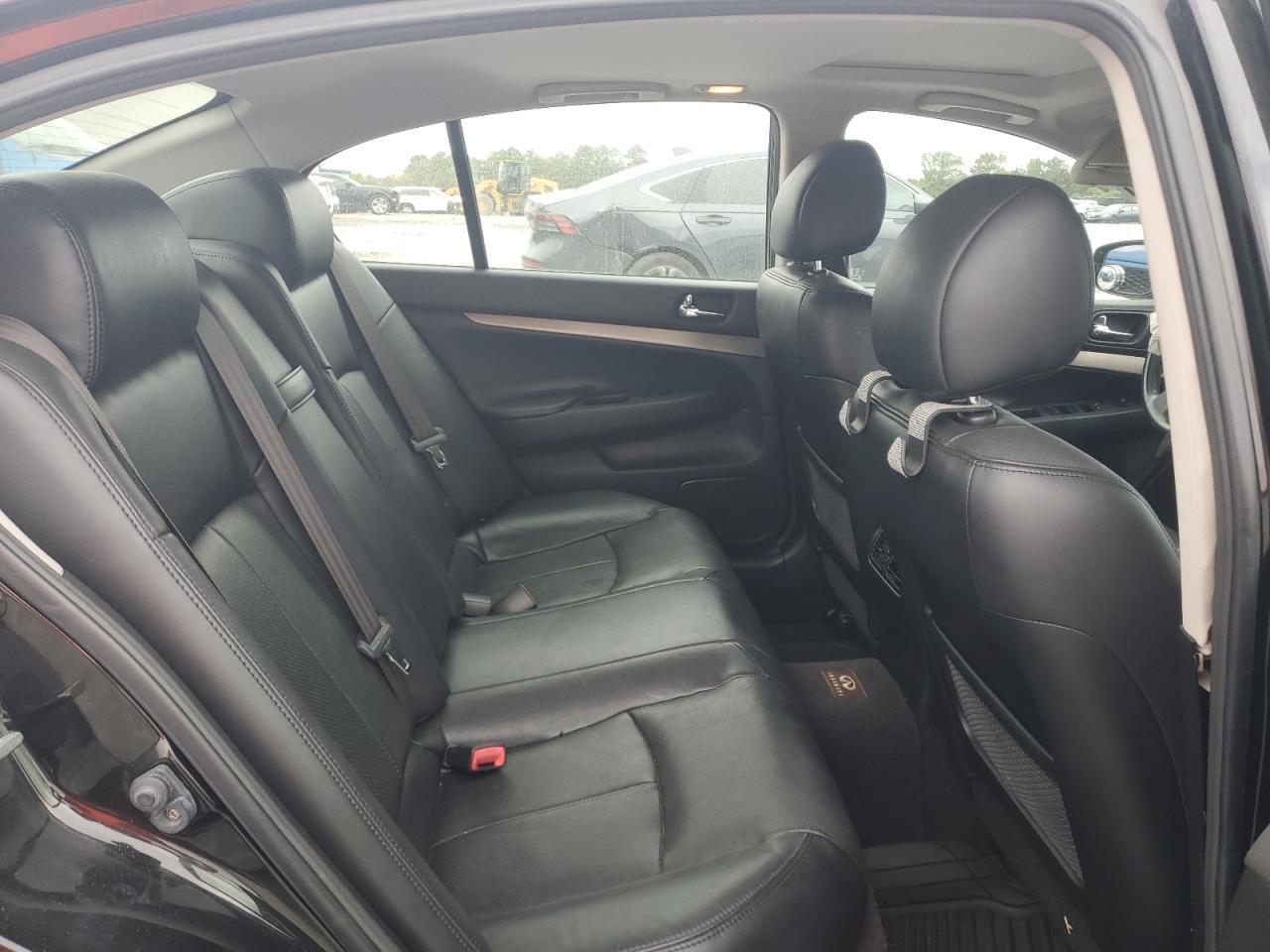 2013 INFINITI G37
