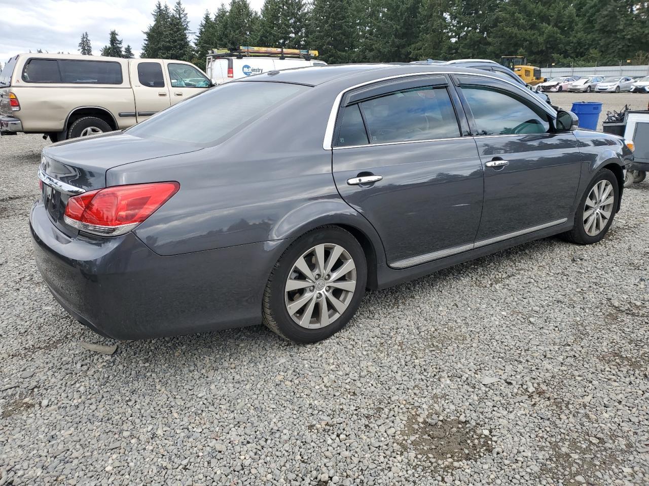 2011 TOYOTA Avalon