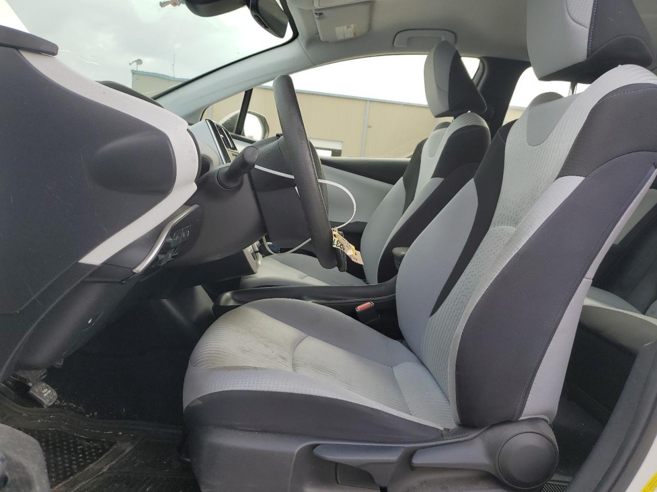 2017 TOYOTA PRIUS
