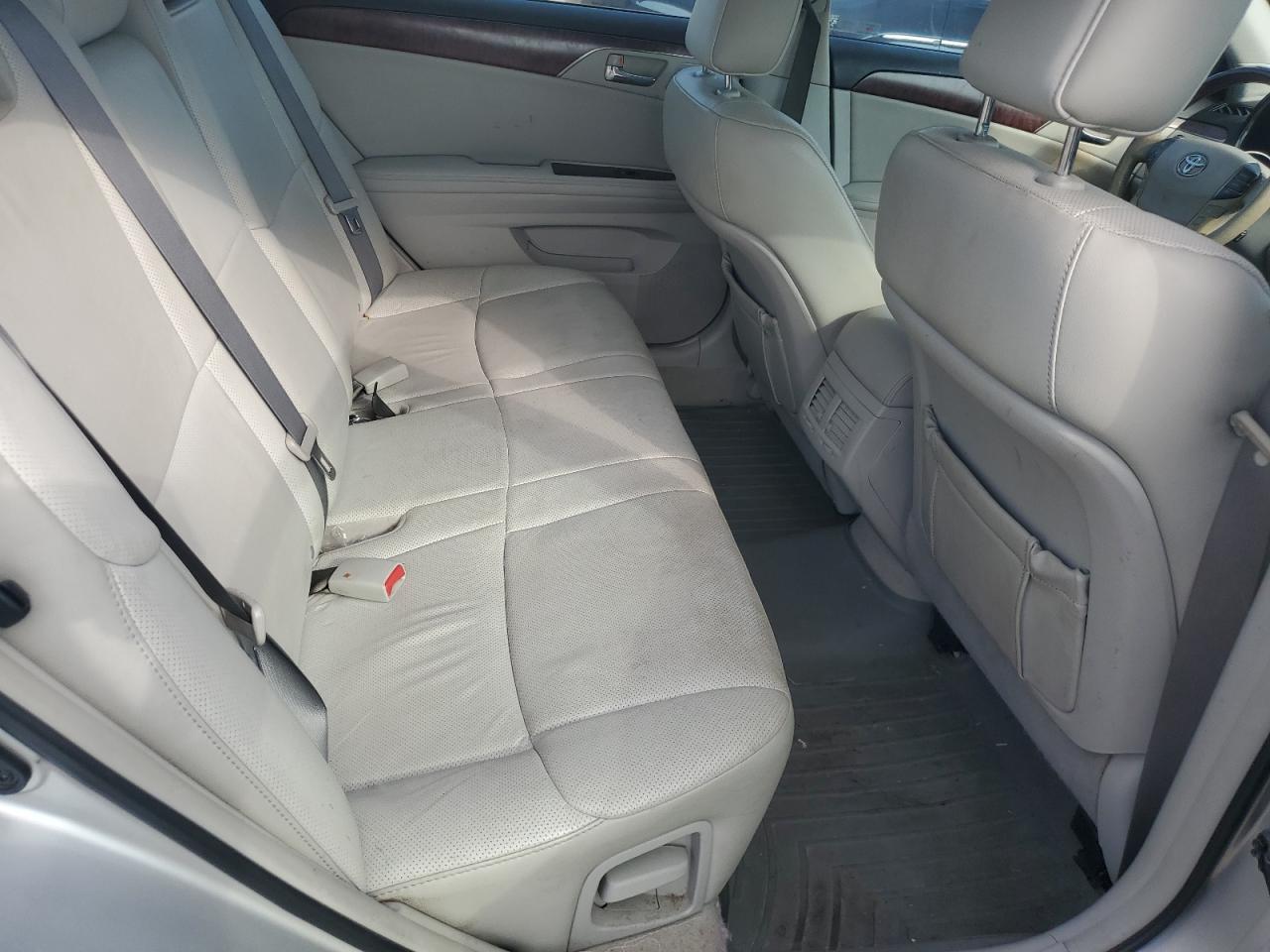 2011 TOYOTA Avalon
