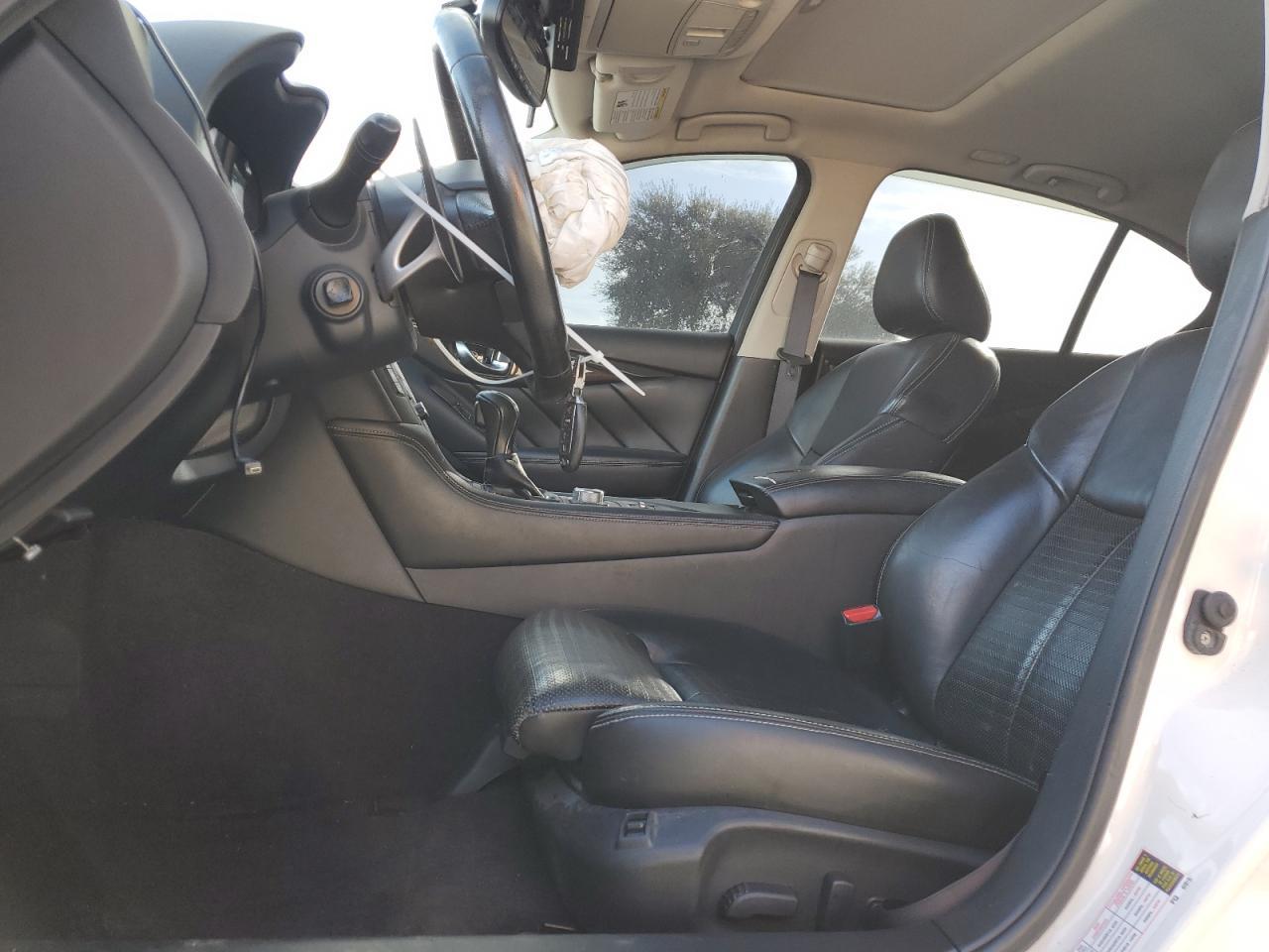 2015 INFINITI Q50