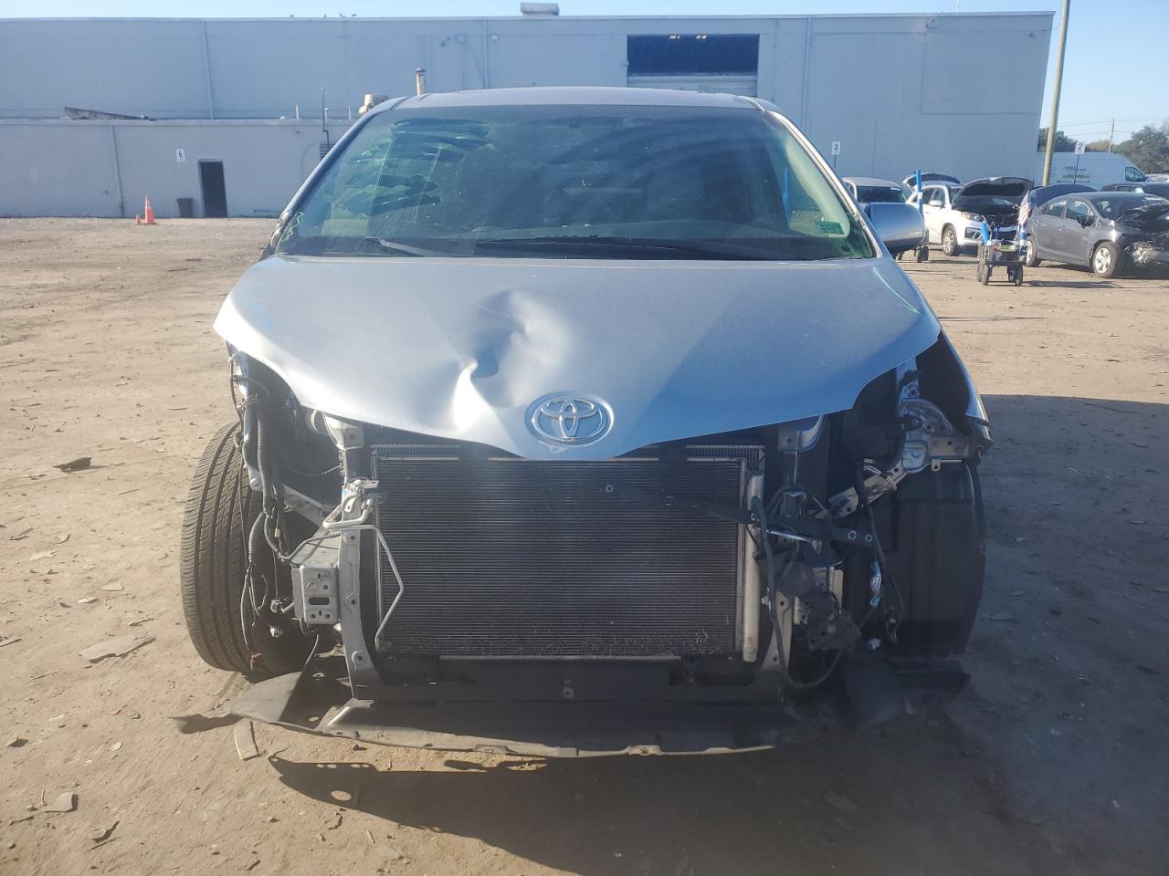 2016 TOYOTA SIENNA
