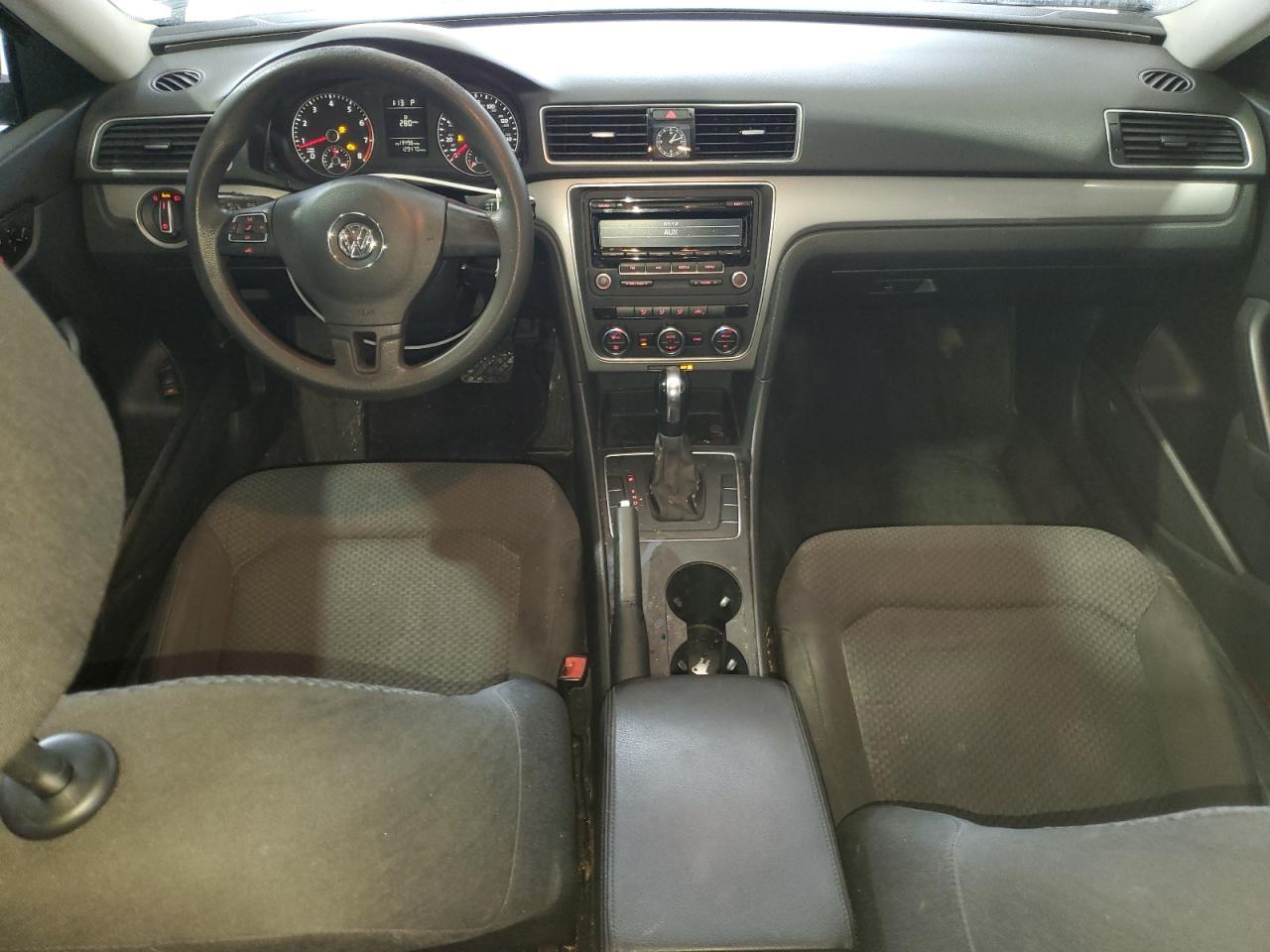 2012 VOLKSWAGEN Passat