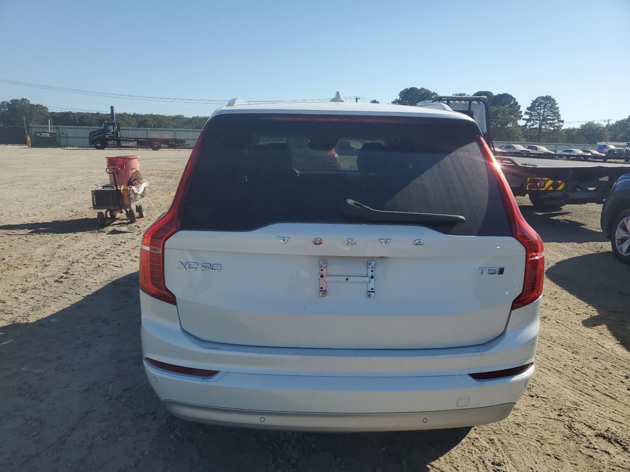 2022 VOLVO XC90