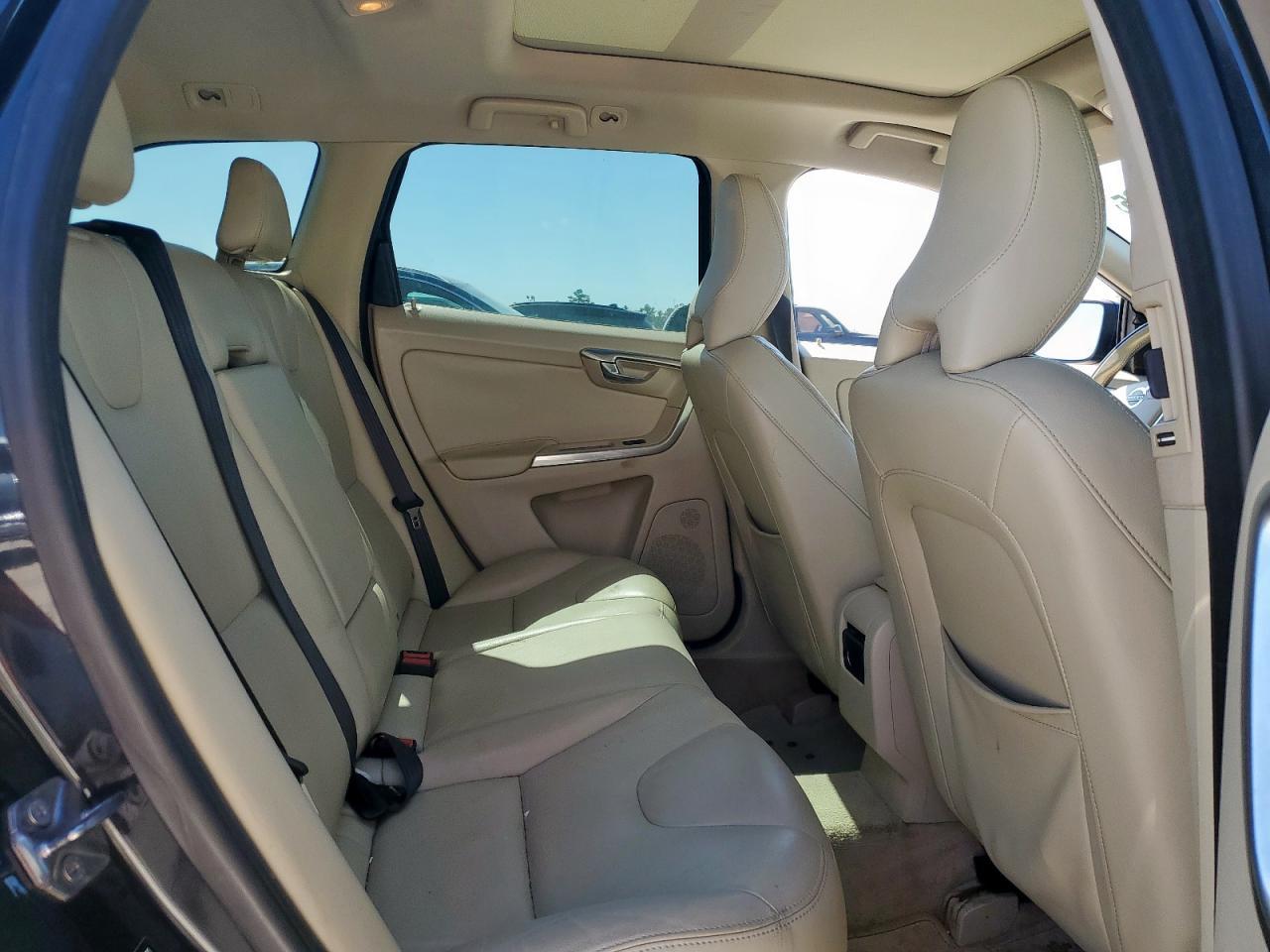 2015 VOLVO XC60