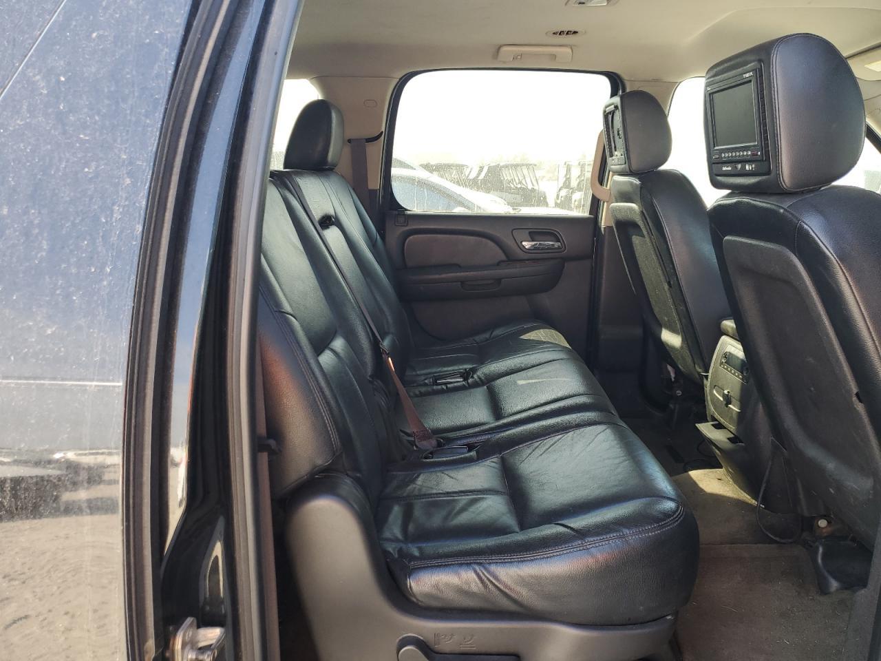2011 CHEVROLET Suburban