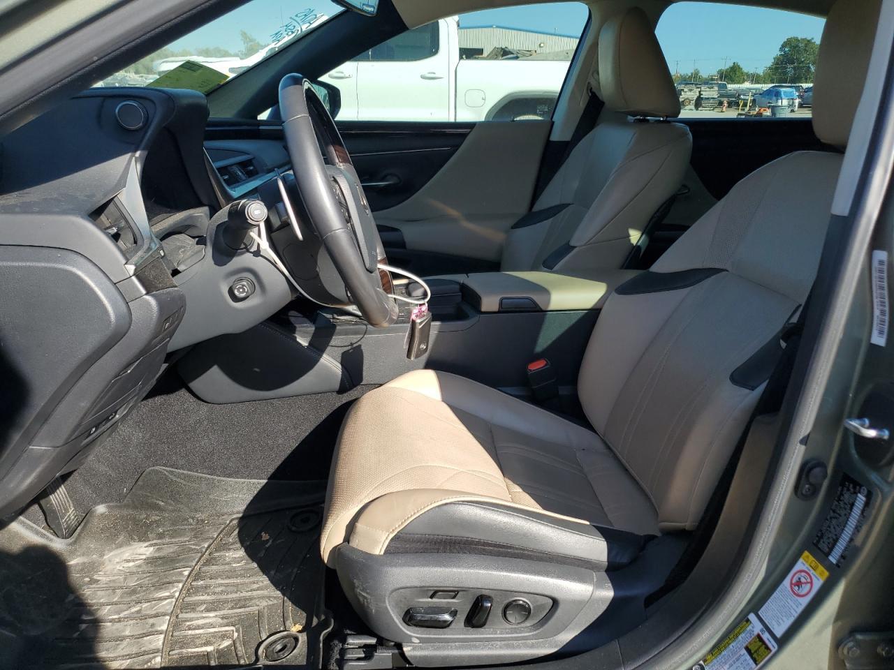 2019 LEXUS Es
