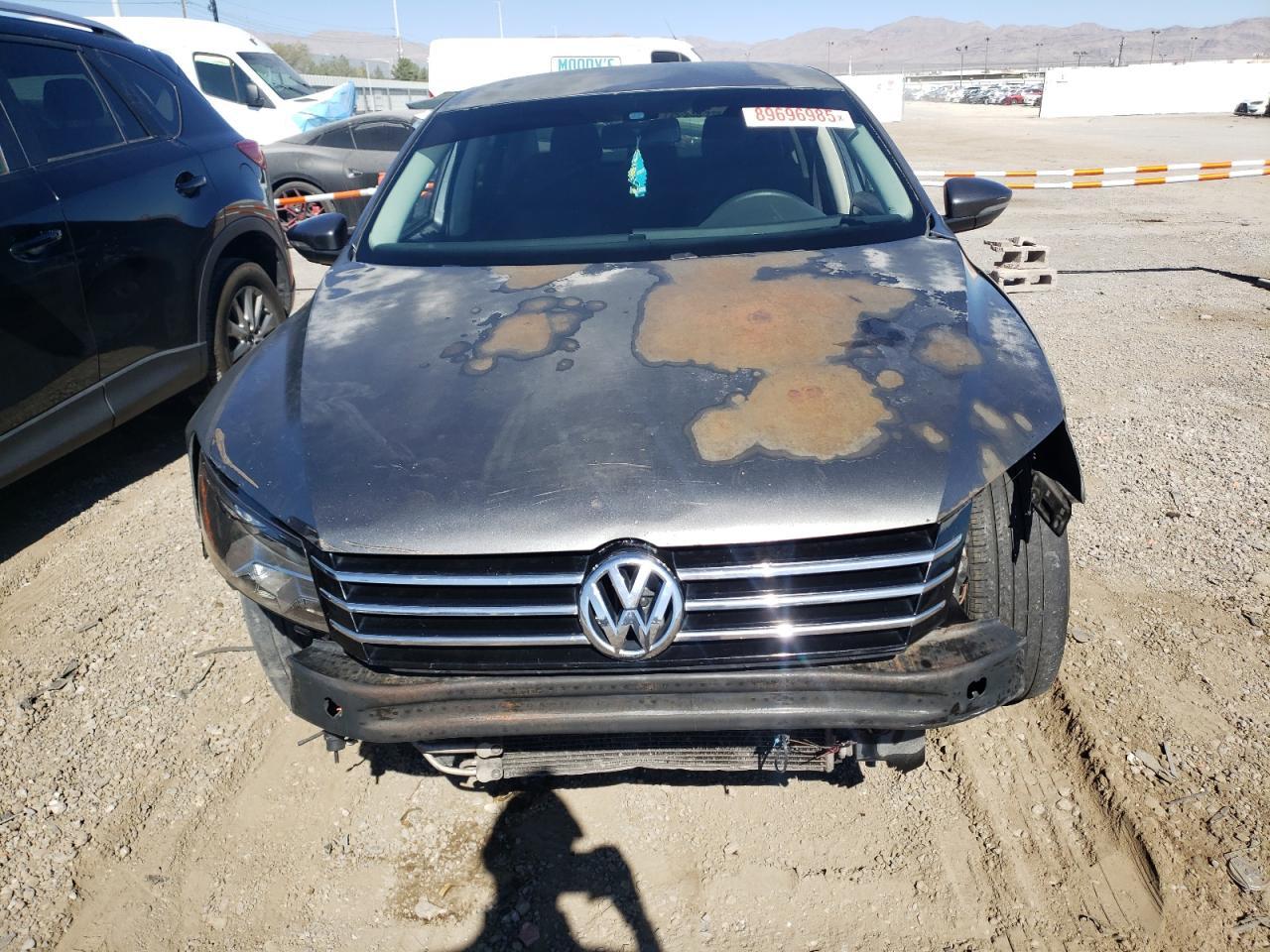 2012 VOLKSWAGEN Passat