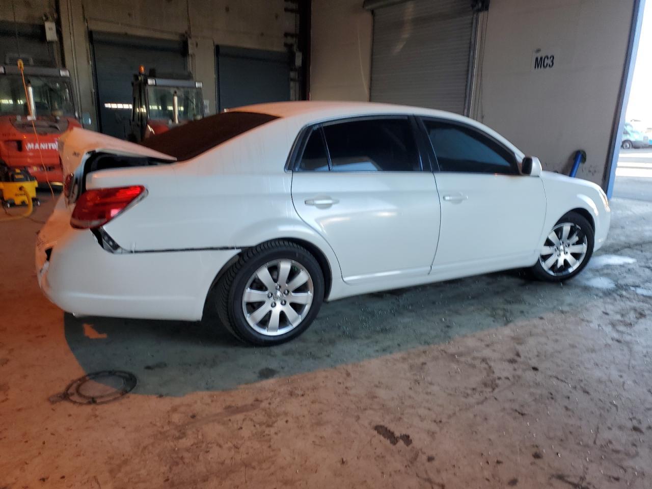 2006 TOYOTA Avalon