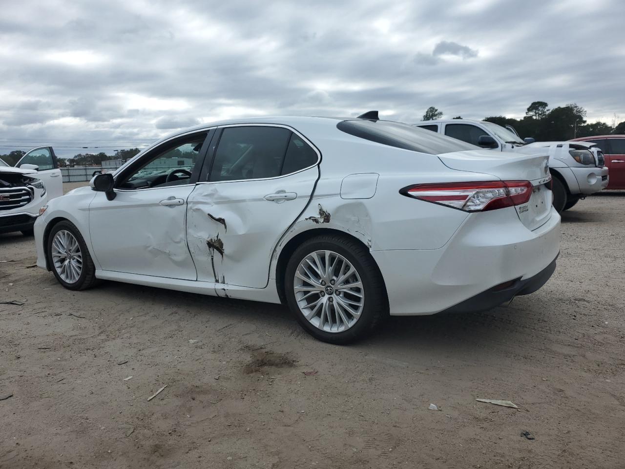 2018 TOYOTA CAMRY