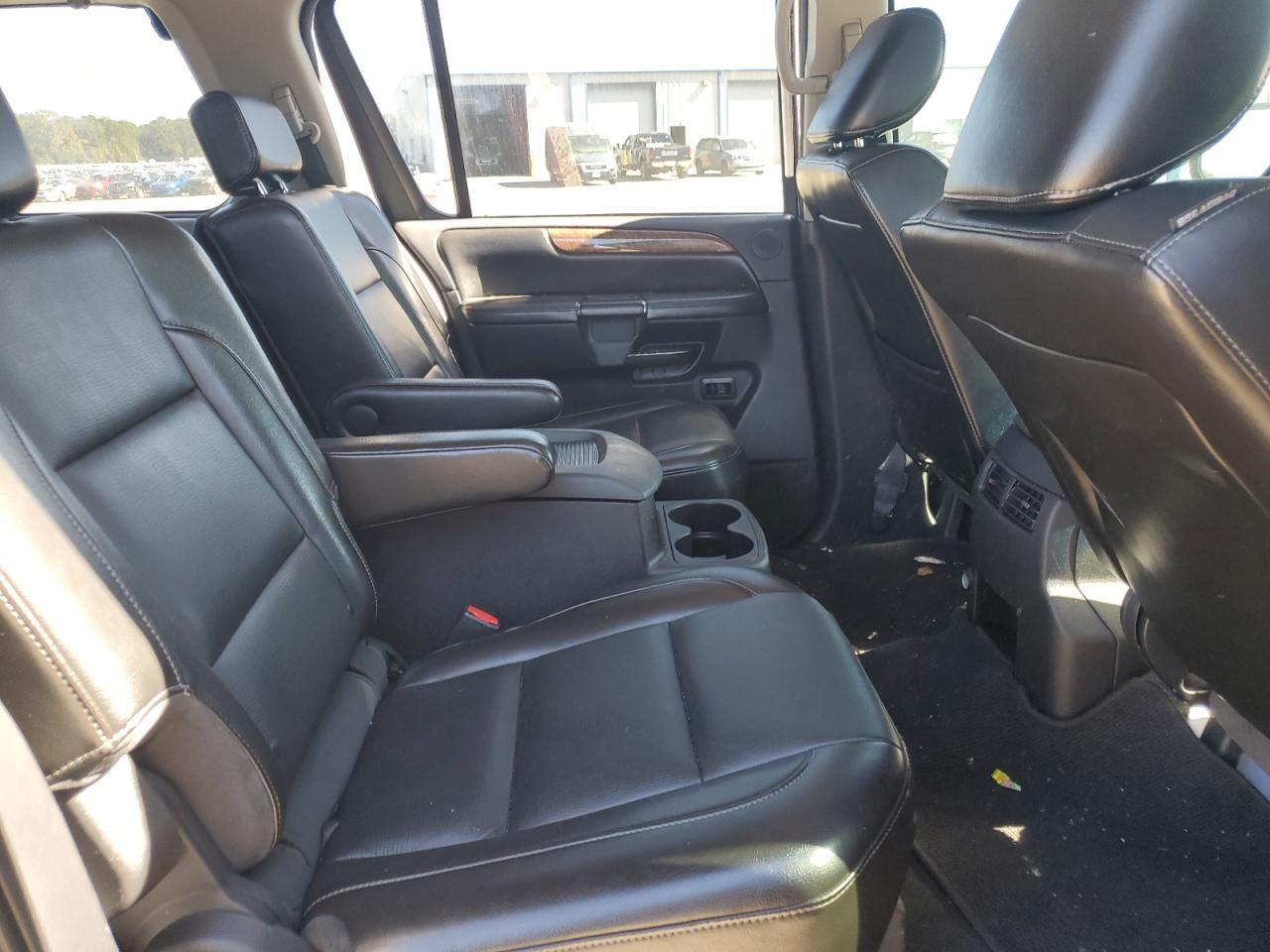 2011 NISSAN Armada