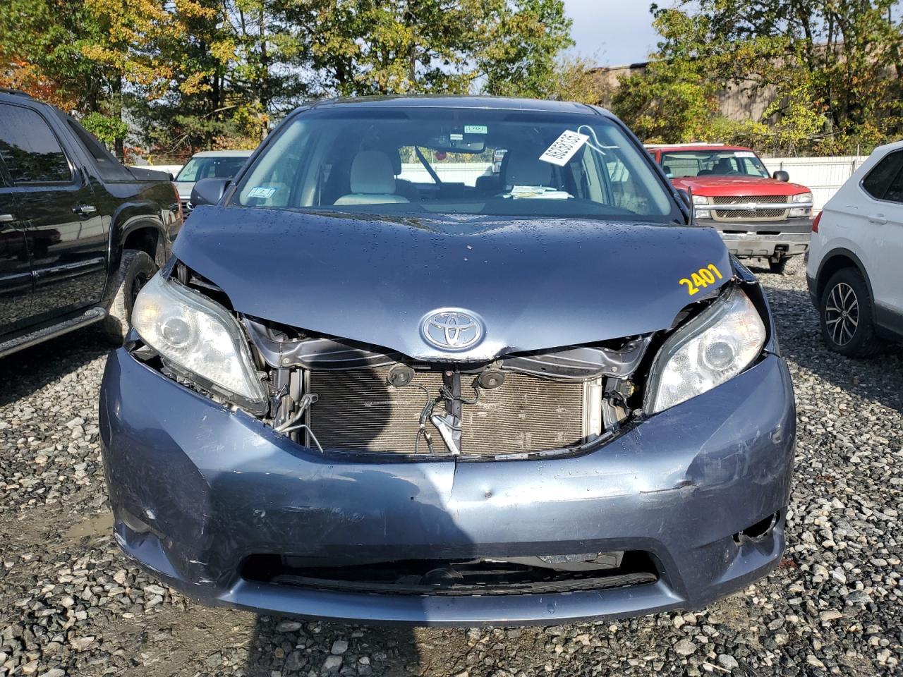 2015 TOYOTA SIENNA